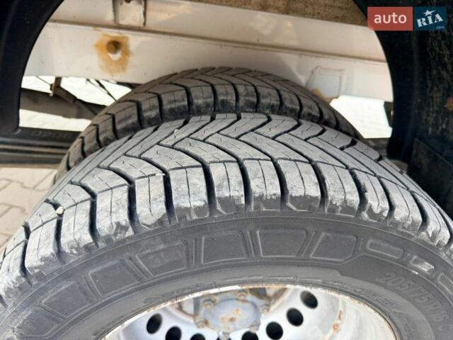 Белый Мерседес Sprinter, объемом двигателя 3 л и пробегом 300 тыс. км за 32455 $, фото 8 на Automoto.ua