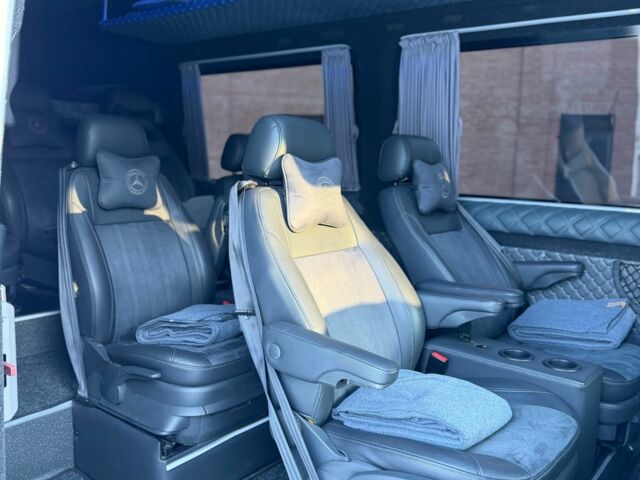 Белый Мерседес Sprinter, объемом двигателя 2.1 л и пробегом 380 тыс. км за 25000 $, фото 8 на Automoto.ua
