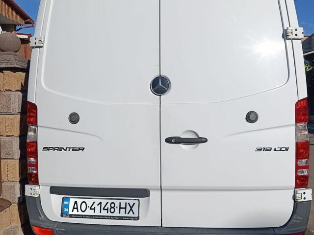 Белый Мерседес Sprinter, объемом двигателя 2.99 л и пробегом 470 тыс. км за 26000 $, фото 2 на Automoto.ua
