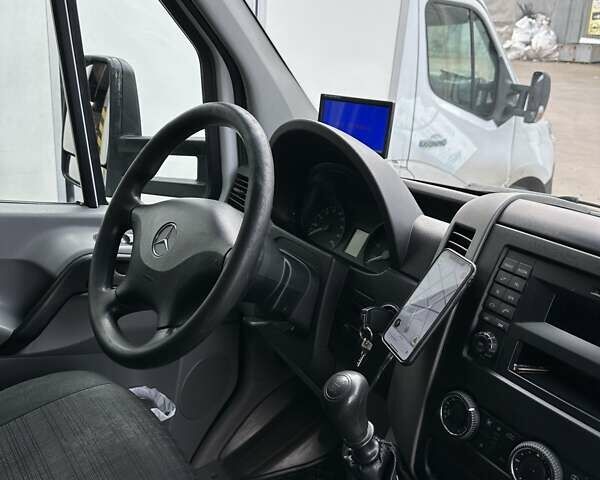 Белый Мерседес Sprinter, объемом двигателя 2.2 л и пробегом 316 тыс. км за 21000 $, фото 9 на Automoto.ua