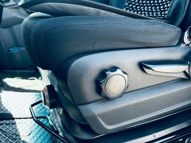 Белый Мерседес Sprinter, объемом двигателя 2.99 л и пробегом 373 тыс. км за 38000 $, фото 11 на Automoto.ua