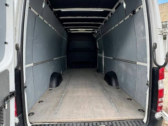 Белый Мерседес Sprinter, объемом двигателя 2.1 л и пробегом 406 тыс. км за 20000 $, фото 18 на Automoto.ua