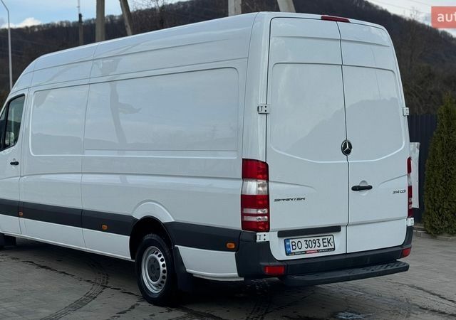 Белый Мерседес Sprinter, объемом двигателя 2.14 л и пробегом 380 тыс. км за 16800 $, фото 4 на Automoto.ua