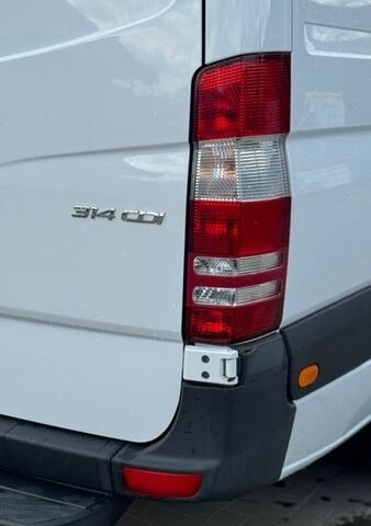 Белый Мерседес Sprinter, объемом двигателя 2.14 л и пробегом 380 тыс. км за 16800 $, фото 12 на Automoto.ua