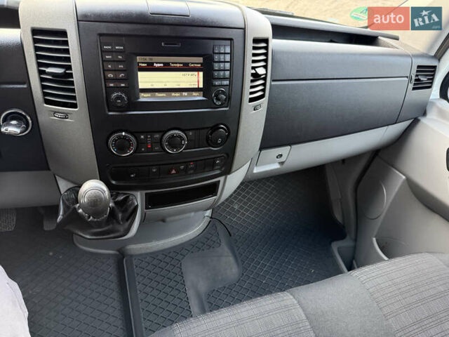 Белый Мерседес Sprinter, объемом двигателя 2.2 л и пробегом 316 тыс. км за 18900 $, фото 12 на Automoto.ua