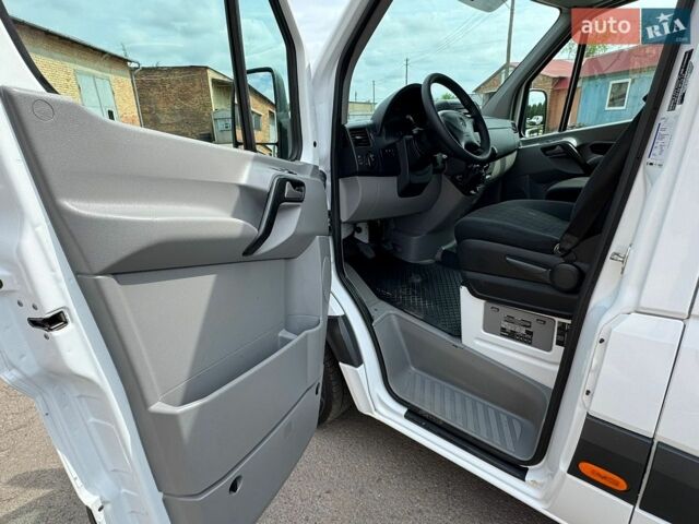 Белый Мерседес Sprinter, объемом двигателя 2.2 л и пробегом 338 тыс. км за 19999 $, фото 5 на Automoto.ua