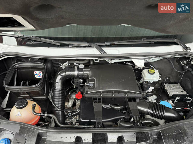 Белый Мерседес Sprinter, объемом двигателя 0 л и пробегом 250 тыс. км за 17200 $, фото 12 на Automoto.ua