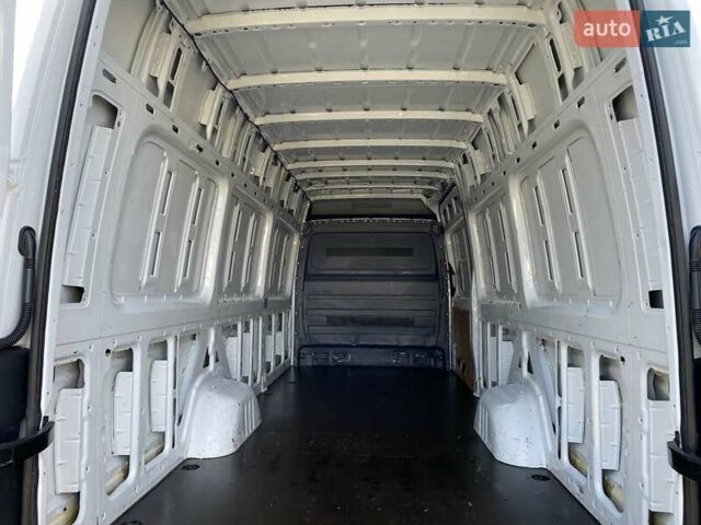 Белый Мерседес Sprinter, объемом двигателя 2.2 л и пробегом 290 тыс. км за 19950 $, фото 30 на Automoto.ua
