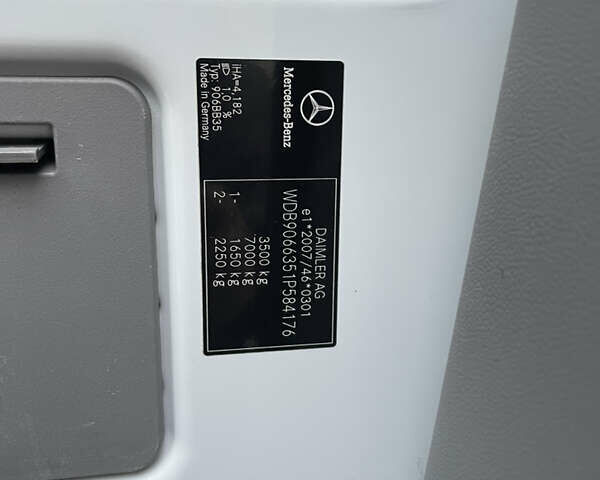 Белый Мерседес Sprinter, объемом двигателя 3 л и пробегом 300 тыс. км за 29500 $, фото 74 на Automoto.ua