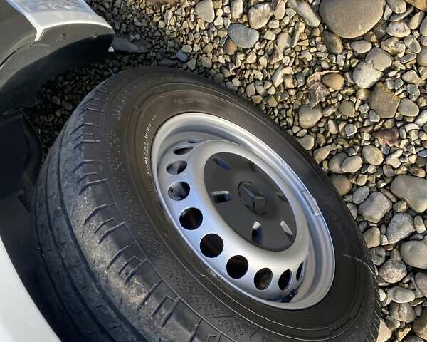 Белый Мерседес Sprinter, объемом двигателя 2.2 л и пробегом 290 тыс. км за 19950 $, фото 18 на Automoto.ua