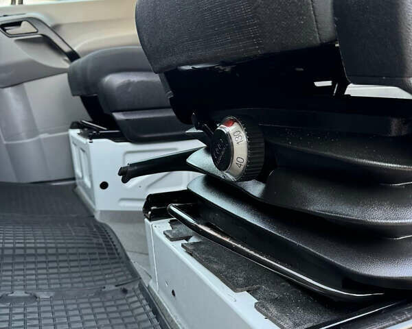 Белый Мерседес Sprinter, объемом двигателя 2.1 л и пробегом 390 тыс. км за 22500 $, фото 15 на Automoto.ua