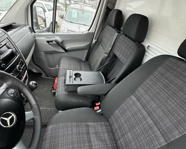 Белый Мерседес Sprinter, объемом двигателя 2.2 л и пробегом 230 тыс. км за 22500 $, фото 19 на Automoto.ua
