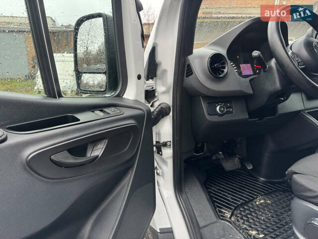 Белый Мерседес Sprinter, объемом двигателя 2.2 л и пробегом 146 тыс. км за 27900 $, фото 17 на Automoto.ua