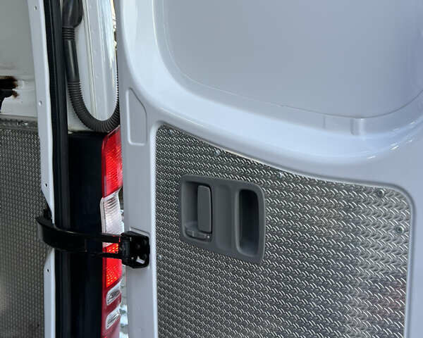 Белый Мерседес Sprinter, объемом двигателя 2.2 л и пробегом 370 тыс. км за 18300 $, фото 25 на Automoto.ua