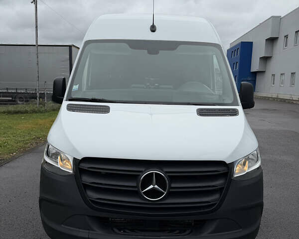 Белый Мерседес Sprinter, объемом двигателя 0 л и пробегом 250 тыс. км за 17200 $, фото 1 на Automoto.ua
