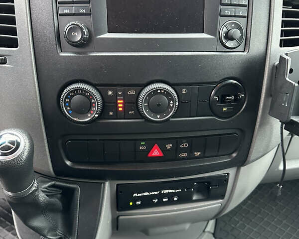 Белый Мерседес Sprinter, объемом двигателя 2.2 л и пробегом 468 тыс. км за 21000 $, фото 17 на Automoto.ua