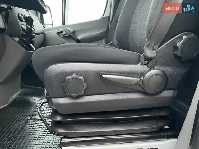 Белый Мерседес Sprinter, объемом двигателя 3 л и пробегом 300 тыс. км за 29500 $, фото 27 на Automoto.ua