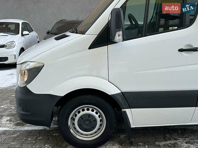 Белый Мерседес Sprinter, объемом двигателя 2.2 л и пробегом 370 тыс. км за 18300 $, фото 4 на Automoto.ua