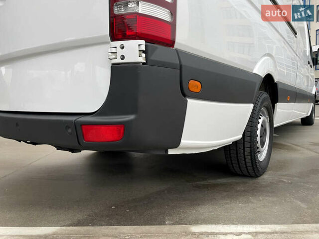 Белый Мерседес Sprinter, объемом двигателя 3 л и пробегом 300 тыс. км за 29500 $, фото 13 на Automoto.ua