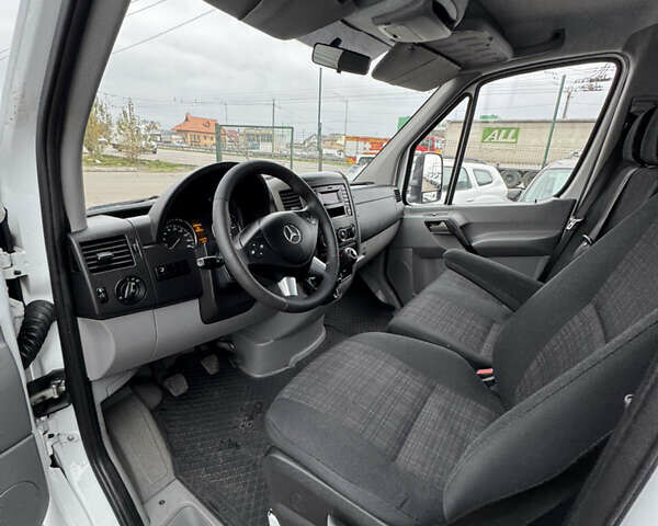 Белый Мерседес Sprinter, объемом двигателя 2.2 л и пробегом 230 тыс. км за 22500 $, фото 10 на Automoto.ua