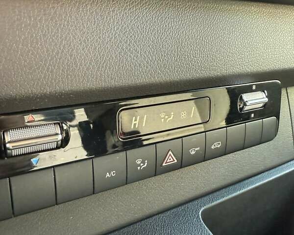 Белый Мерседес Sprinter, объемом двигателя 2.15 л и пробегом 300 тыс. км за 26000 $, фото 3 на Automoto.ua