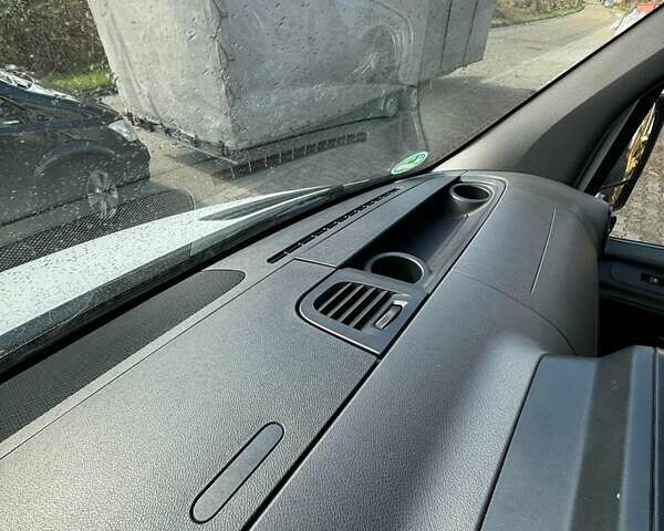 Белый Мерседес Sprinter, объемом двигателя 2.15 л и пробегом 300 тыс. км за 26000 $, фото 2 на Automoto.ua