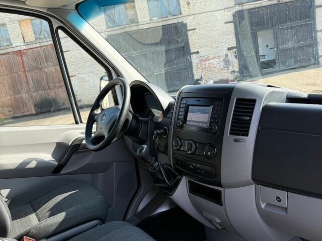 Белый Мерседес Sprinter, объемом двигателя 2.2 л и пробегом 284 тыс. км за 20600 $, фото 17 на Automoto.ua