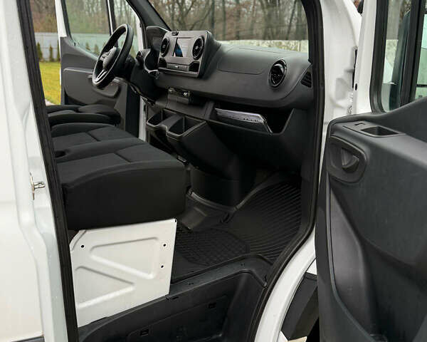 Белый Мерседес Sprinter, объемом двигателя 2.1 л и пробегом 314 тыс. км за 23990 $, фото 15 на Automoto.ua