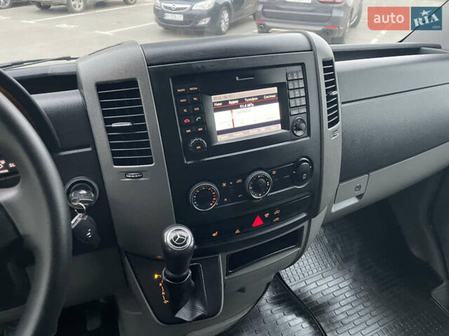 Белый Мерседес Sprinter, объемом двигателя 3 л и пробегом 300 тыс. км за 29500 $, фото 40 на Automoto.ua