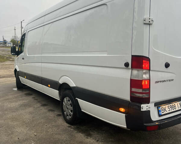 Белый Мерседес Sprinter, объемом двигателя 2.1 л и пробегом 390 тыс. км за 22500 $, фото 7 на Automoto.ua