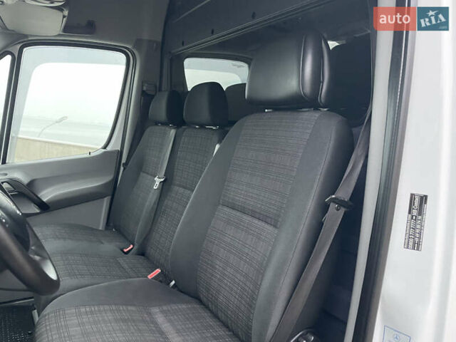 Белый Мерседес Sprinter, объемом двигателя 3 л и пробегом 300 тыс. км за 29500 $, фото 30 на Automoto.ua