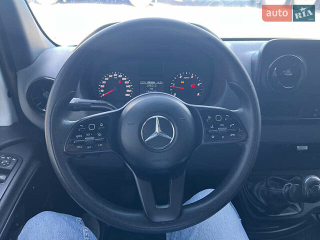 Белый Мерседес Sprinter, объемом двигателя 2.1 л и пробегом 184 тыс. км за 32500 $, фото 11 на Automoto.ua