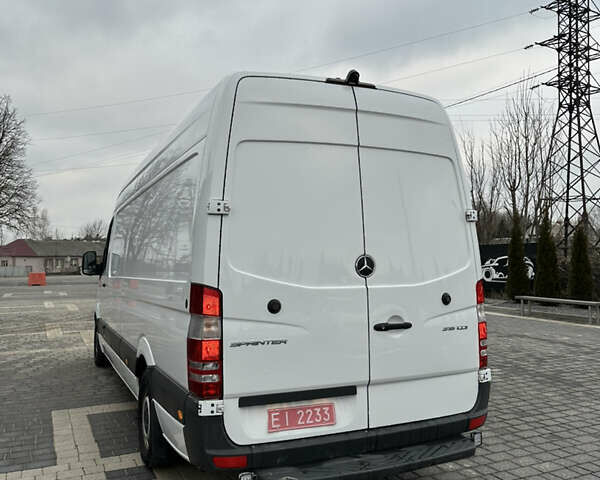 Белый Мерседес Sprinter, объемом двигателя 2.2 л и пробегом 468 тыс. км за 21000 $, фото 4 на Automoto.ua