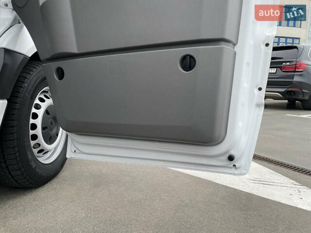 Белый Мерседес Sprinter, объемом двигателя 3 л и пробегом 300 тыс. км за 29500 $, фото 51 на Automoto.ua