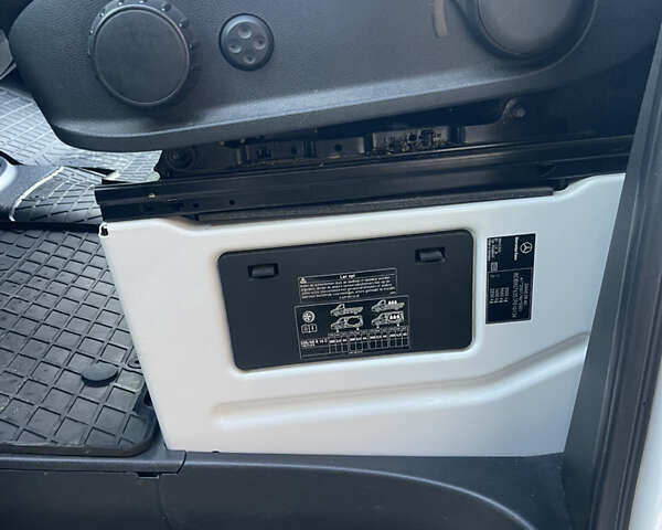 Белый Мерседес Sprinter, объемом двигателя 2.14 л и пробегом 366 тыс. км за 23000 $, фото 21 на Automoto.ua