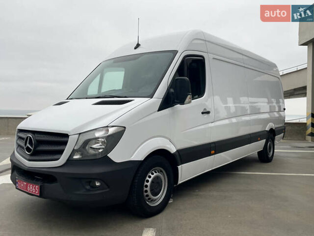 Белый Мерседес Sprinter, объемом двигателя 3 л и пробегом 300 тыс. км за 29500 $, фото 1 на Automoto.ua
