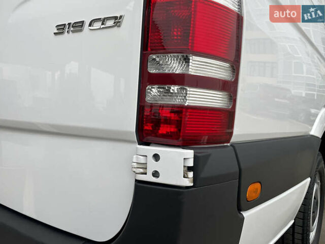 Белый Мерседес Sprinter, объемом двигателя 3 л и пробегом 300 тыс. км за 29500 $, фото 12 на Automoto.ua