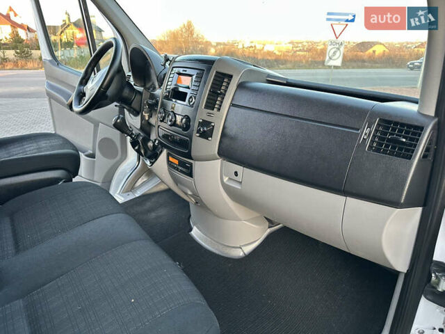 Белый Мерседес Sprinter, объемом двигателя 2.2 л и пробегом 264 тыс. км за 24300 $, фото 26 на Automoto.ua