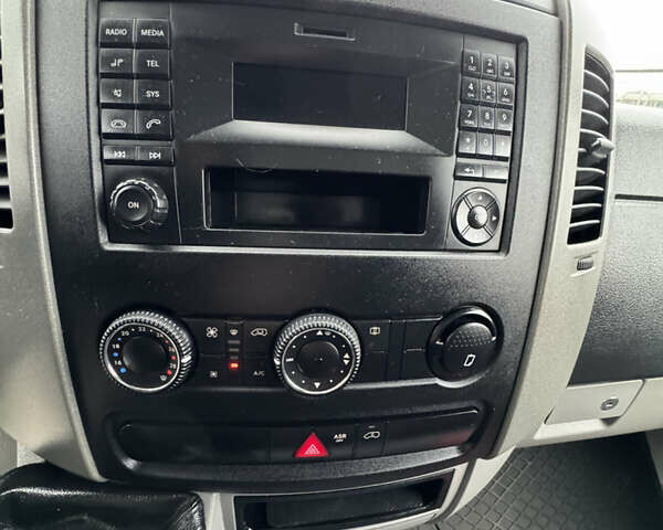 Белый Мерседес Sprinter, объемом двигателя 2.2 л и пробегом 230 тыс. км за 22500 $, фото 16 на Automoto.ua