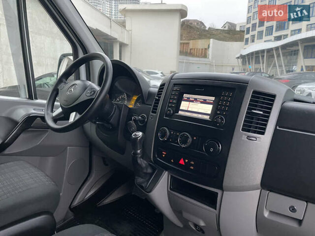 Белый Мерседес Sprinter, объемом двигателя 3 л и пробегом 300 тыс. км за 29500 $, фото 45 на Automoto.ua