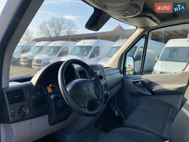 Белый Мерседес Sprinter, объемом двигателя 2.2 л и пробегом 290 тыс. км за 19950 $, фото 22 на Automoto.ua