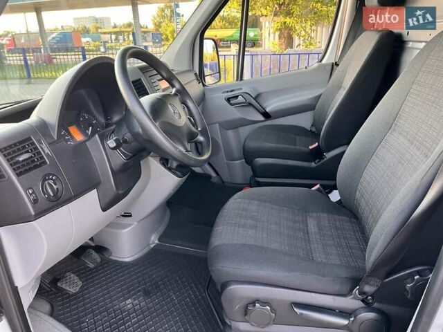 Белый Мерседес Sprinter, объемом двигателя 2.2 л и пробегом 288 тыс. км за 19700 $, фото 18 на Automoto.ua