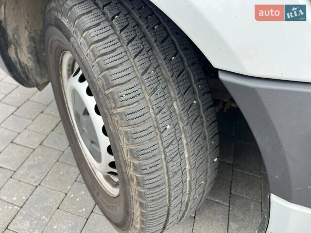 Белый Мерседес Sprinter, объемом двигателя 2.2 л и пробегом 260 тыс. км за 20500 $, фото 13 на Automoto.ua