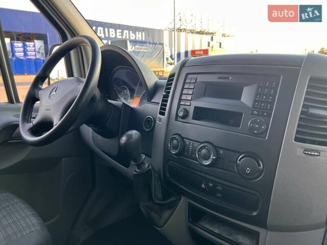 Белый Мерседес Sprinter, объемом двигателя 2.2 л и пробегом 288 тыс. км за 19700 $, фото 10 на Automoto.ua