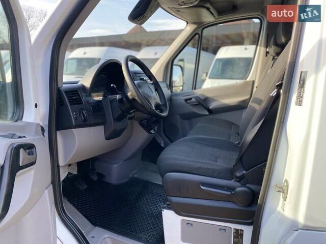 Белый Мерседес Sprinter, объемом двигателя 2.2 л и пробегом 290 тыс. км за 19950 $, фото 17 на Automoto.ua