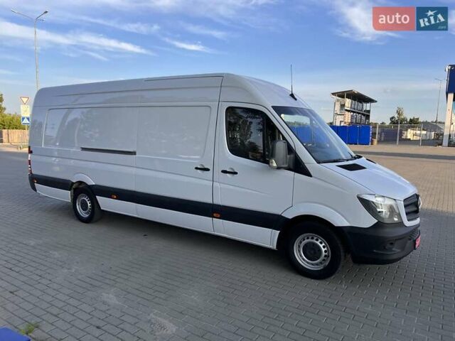 Белый Мерседес Sprinter, объемом двигателя 2.2 л и пробегом 288 тыс. км за 19700 $, фото 3 на Automoto.ua