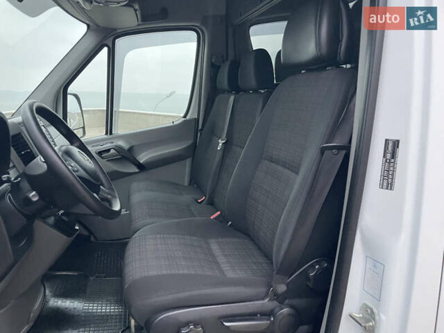 Белый Мерседес Sprinter, объемом двигателя 3 л и пробегом 300 тыс. км за 29500 $, фото 71 на Automoto.ua