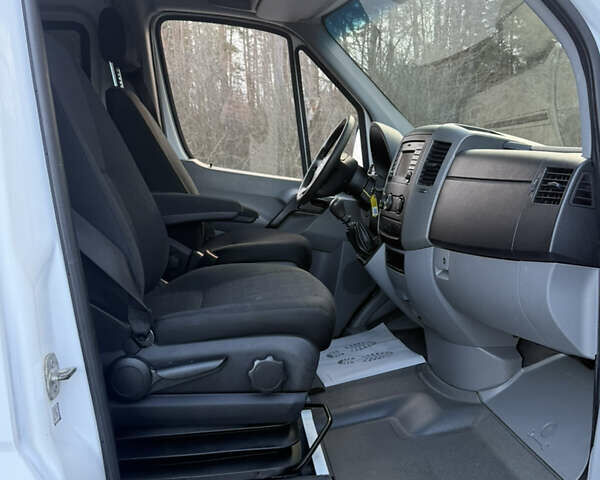Белый Мерседес Sprinter, объемом двигателя 3 л и пробегом 220 тыс. км за 31500 $, фото 12 на Automoto.ua