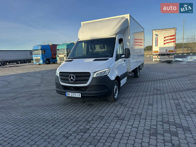 Белый Мерседес Sprinter, объемом двигателя 2.2 л и пробегом 220 тыс. км за 23500 $, фото 2 на Automoto.ua