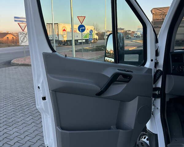 Белый Мерседес Sprinter, объемом двигателя 2.2 л и пробегом 264 тыс. км за 24300 $, фото 16 на Automoto.ua